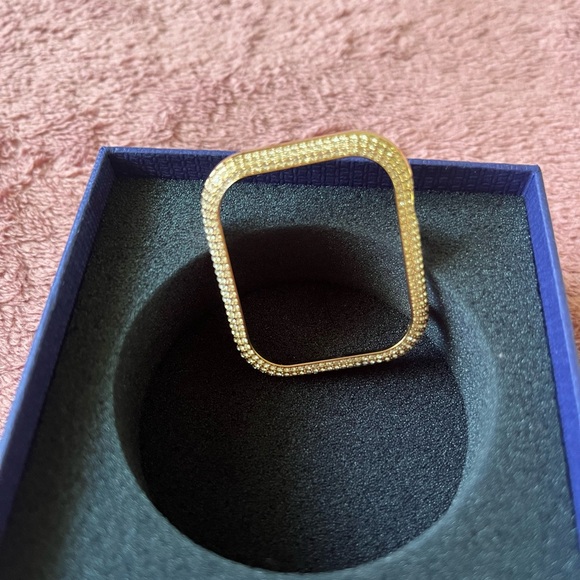 Swarovski Sparkling Apple Watch Case for Series 4 & 5 in Rose Gold-tone - Picture 3 of 6